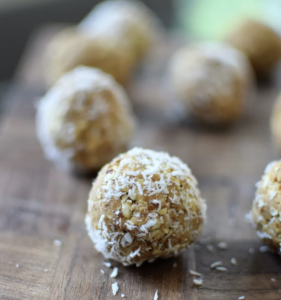 VANILLA DATE NUT ENERGY BALLS