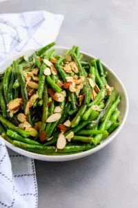 GARLIC-ROASTED GREEN BEANS WITH TOASTED ALMONDS