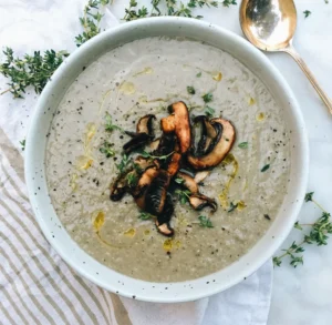 CREAMY MUSHROOM THYME SOUP